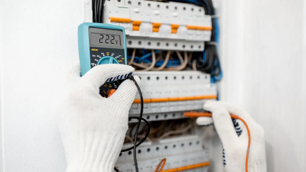 Elektroinstallation Hero